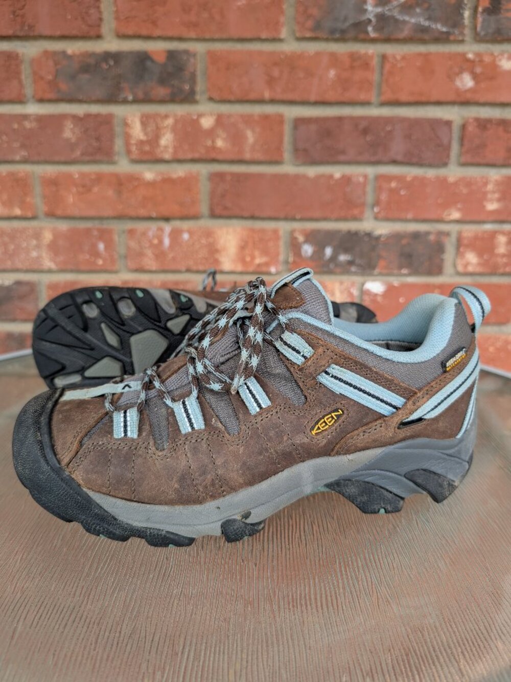 Women's Keen Brown Leather Hiking Shoes Size 9